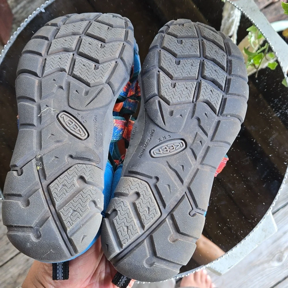 Keen Seacamp Hybrid Water Sandal Size 5